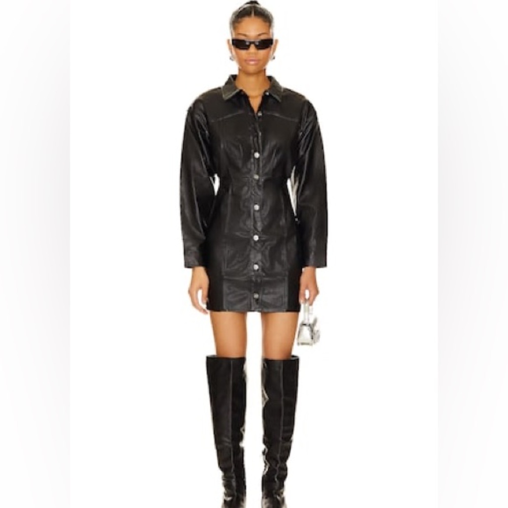 x REVOLVE Amber Faux Leather Mini in Black
Free People size 2‎